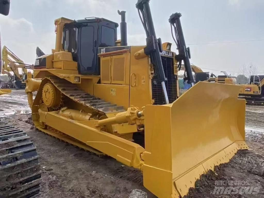 CAT D 8 R بلدوزرات مجنزرة