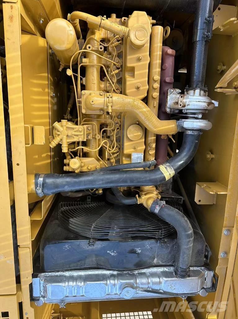 CAT 320 C L حفارات زحافة