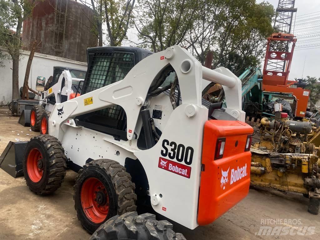 Bobcat S 300 لوادر انزلاقية التوجيه