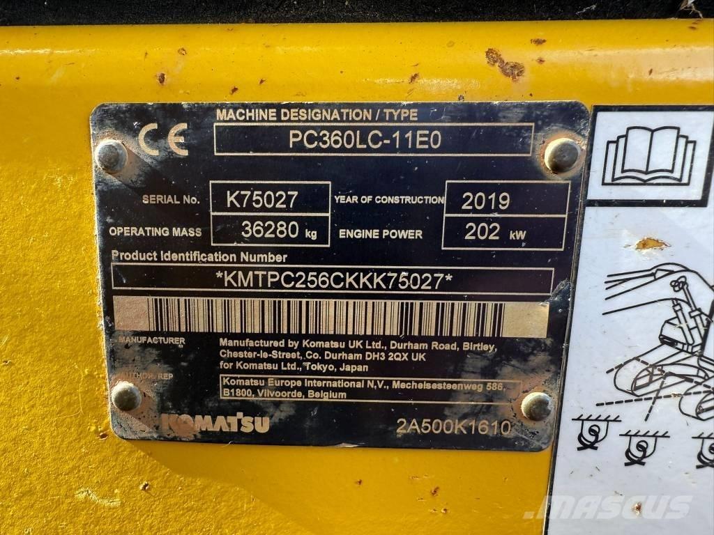 Komatsu PC 360 LC-11 حفارات زحافة