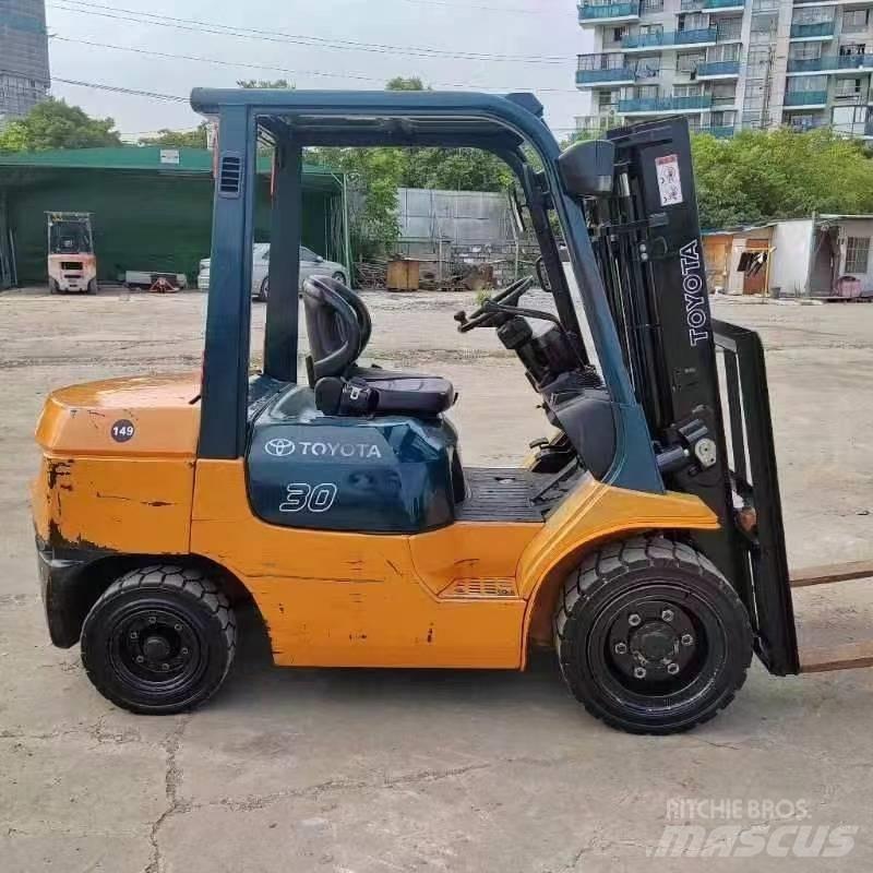 Toyota FD 30 شاحنات الديزل