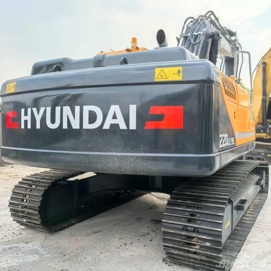 Hyundai R220LC-9S حفارات وسط 7 طن - 12 طن