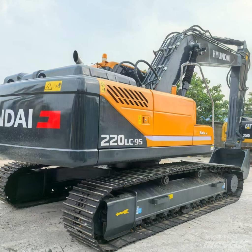 Hyundai R220LC-9S حفارات وسط 7 طن - 12 طن
