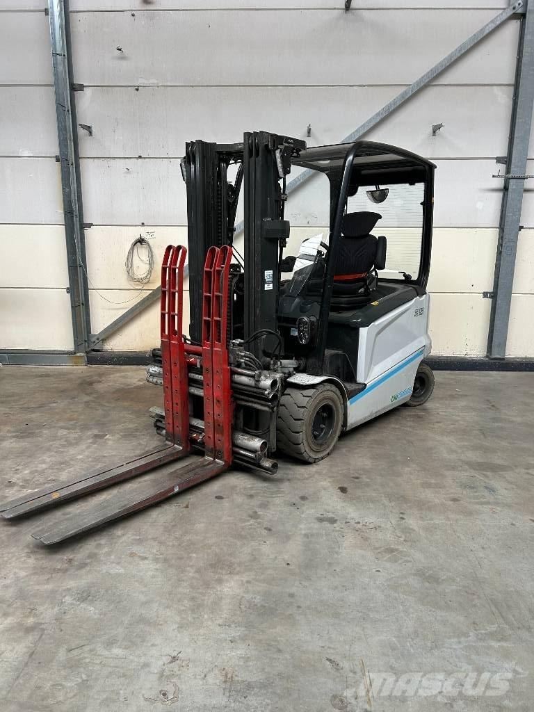 UniCarriers MX35L شاحنات ذات رافعات شوكية تعمل بالكهرباء