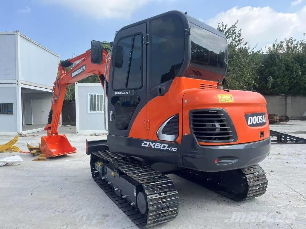Doosan DX 60-9 C حفارات زحافة