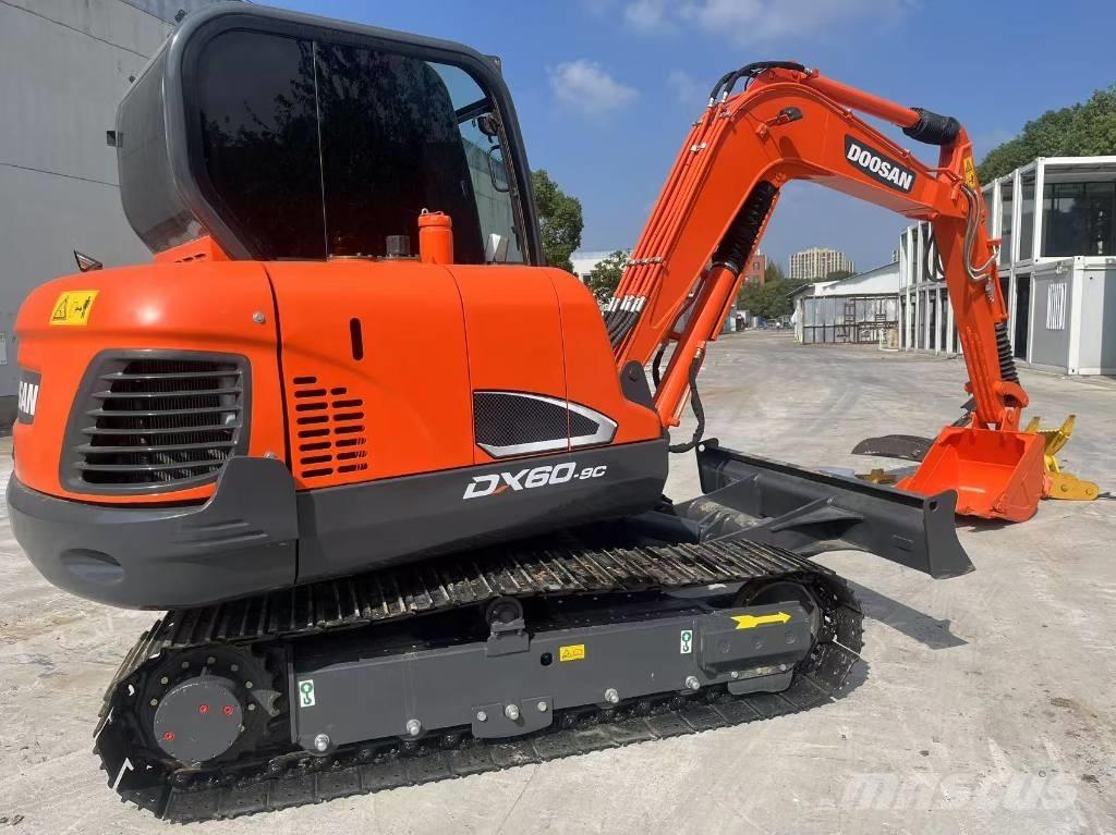 Doosan DX 60-9 C حفارات زحافة