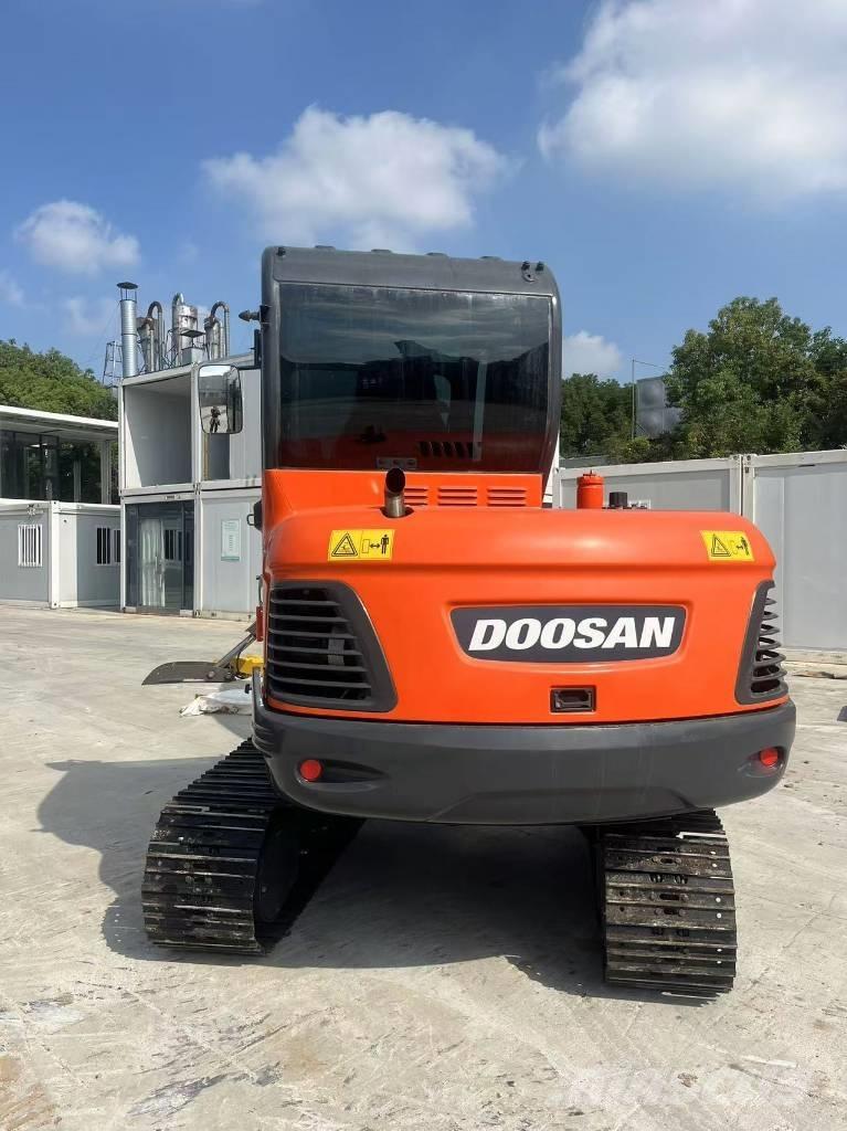 Doosan DX 60-9 C حفارات زحافة