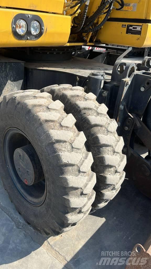 Komatsu PW 158-11 حفارات بعجل