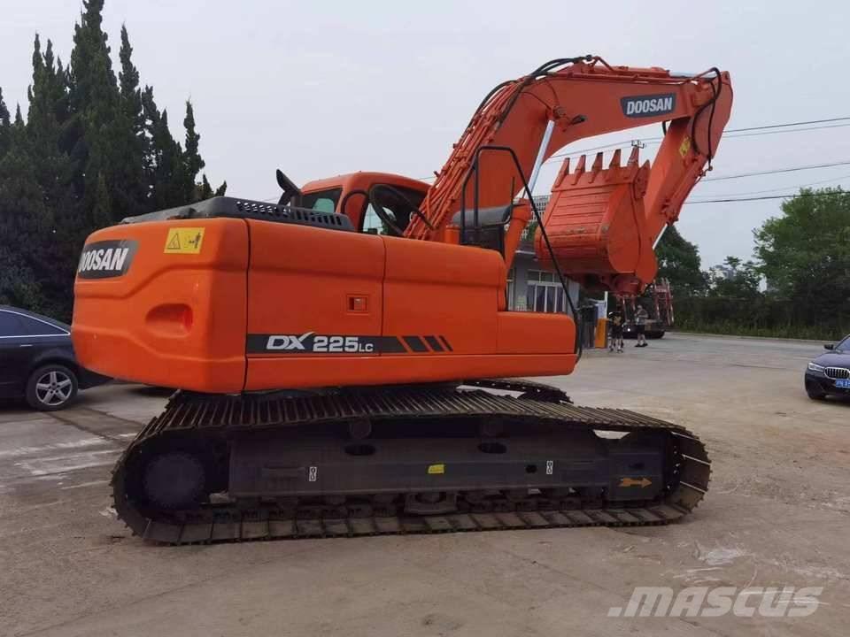 Doosan DX 225 حفارات زحافة