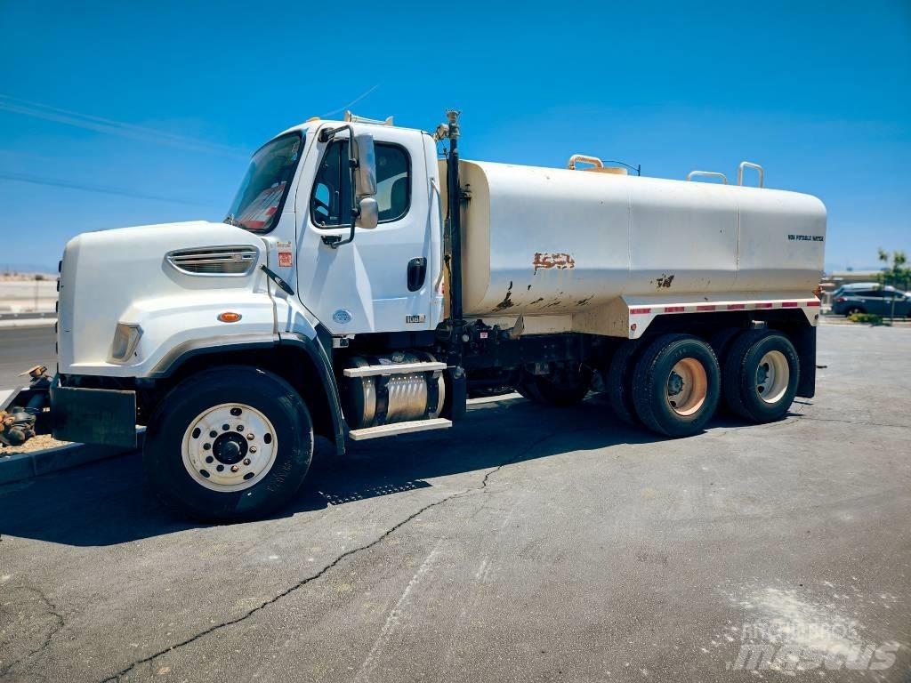 Freightliner 108 SD صهاريج مياه