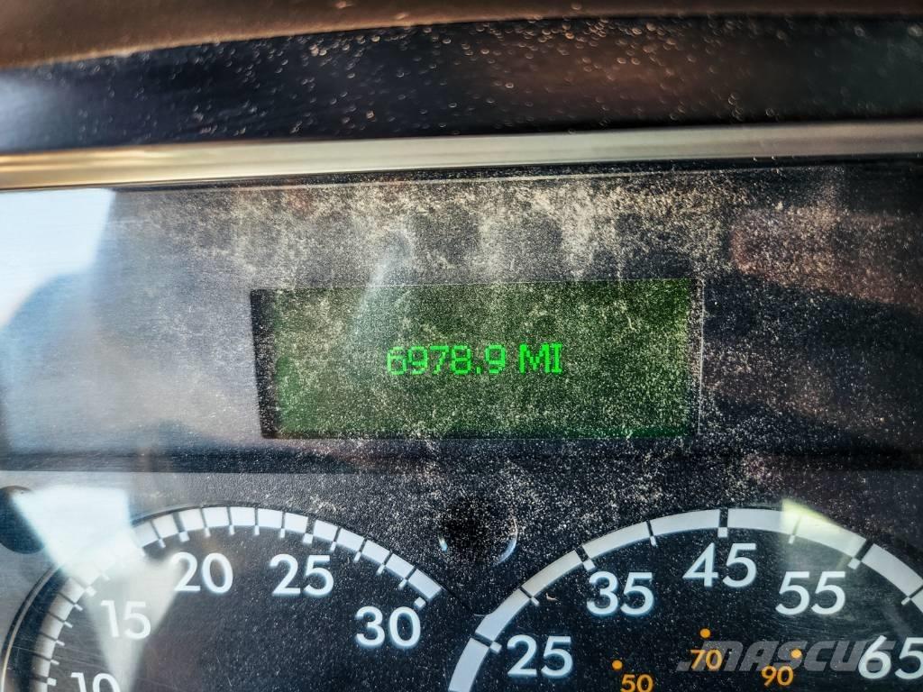 Freightliner 108 SD صهاريج مياه