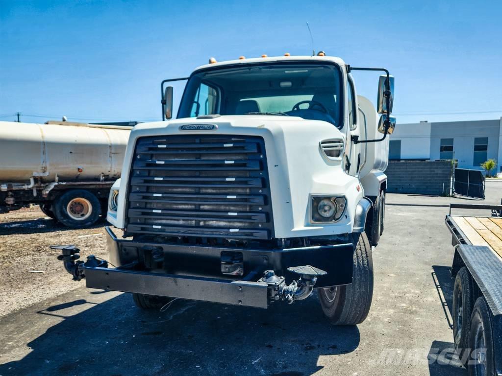 Freightliner 108 SD صهاريج مياه