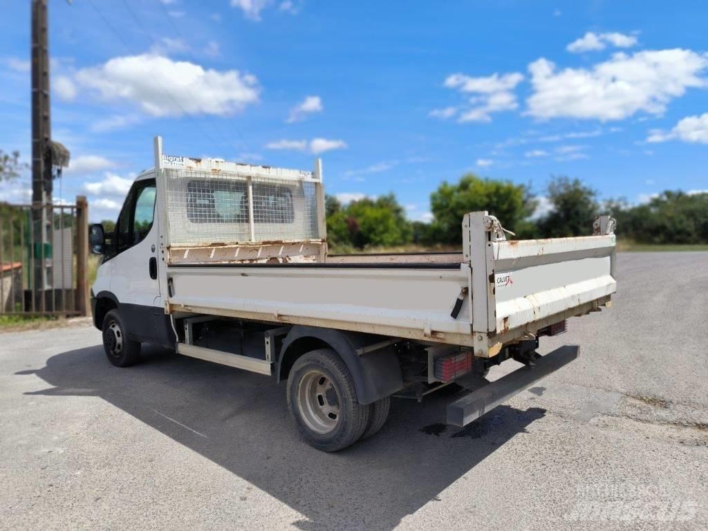 Iveco 35C 12 شاحنات خفيفة/مفصلية الجوانب