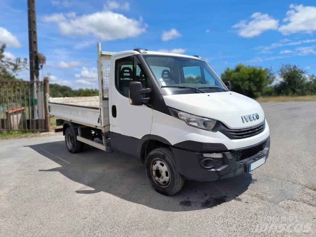 Iveco 35C 12 شاحنات خفيفة/مفصلية الجوانب