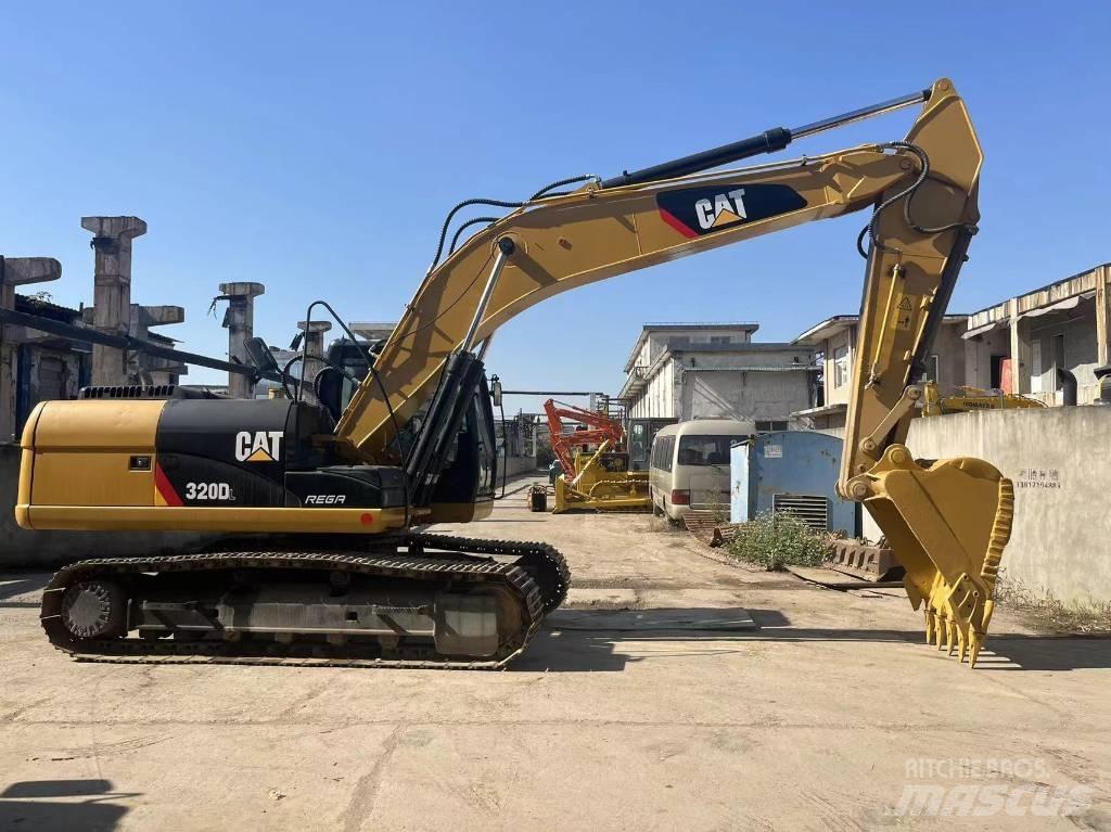 CAT 320 D حفارات زحافة
