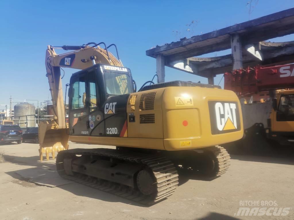 CAT 320 D حفارات زحافة