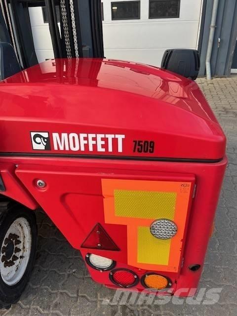 Moffett M4 25.3 شاحنات الديزل