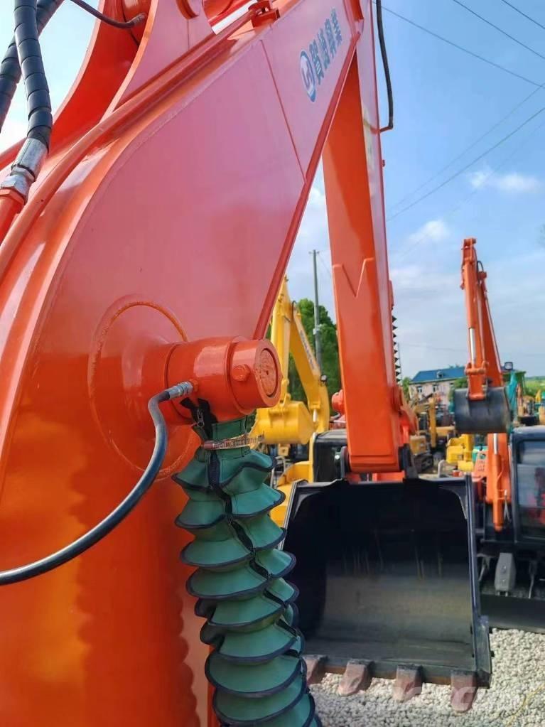 Hitachi ZX 120 حفارات زحافة