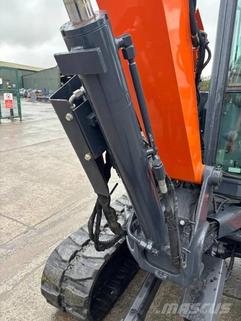 Hitachi ZX55U -6 CLR حفارات صغيرة أقل من 7 طن (حفارات صغيرة)