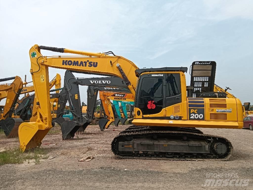 Komatsu PC 200-8 حفارات زحافة