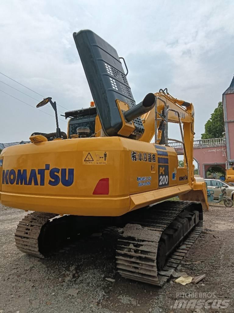 Komatsu PC 200-8 حفارات زحافة