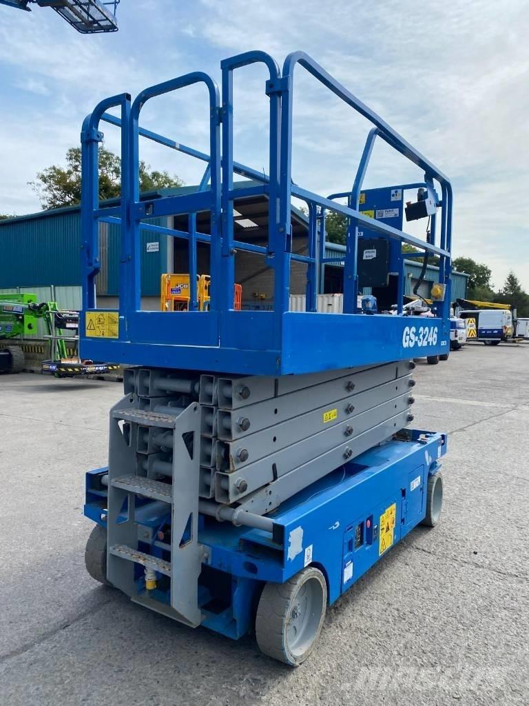 Genie GS 3246 رافعات مقصية الشكل