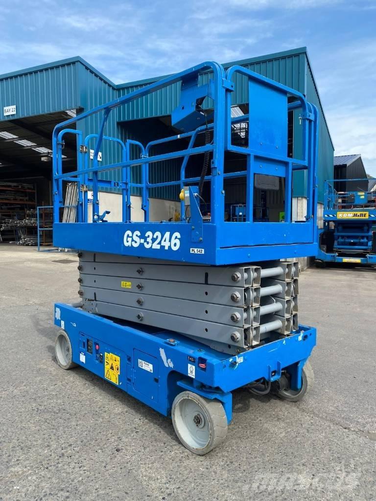 Genie GS 3246 رافعات مقصية الشكل