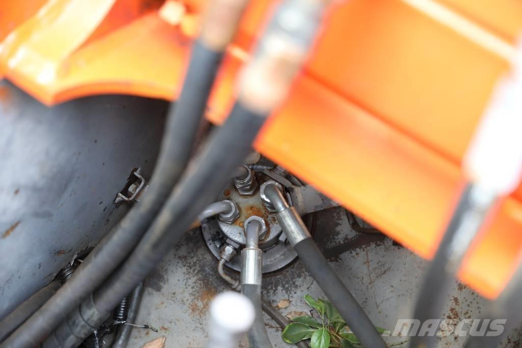 Hitachi ZX 120-6 حفارات زحافة