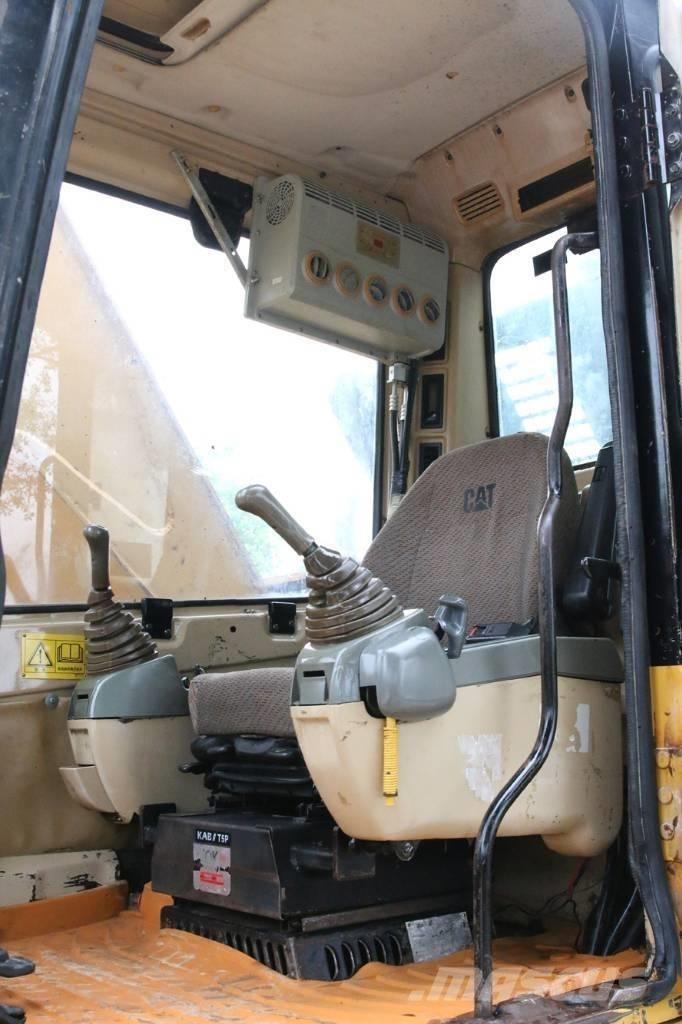 CAT 320BU حفارات زحافة