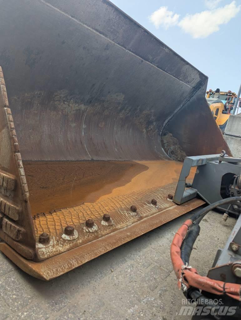 Volvo L 350 H دلاء