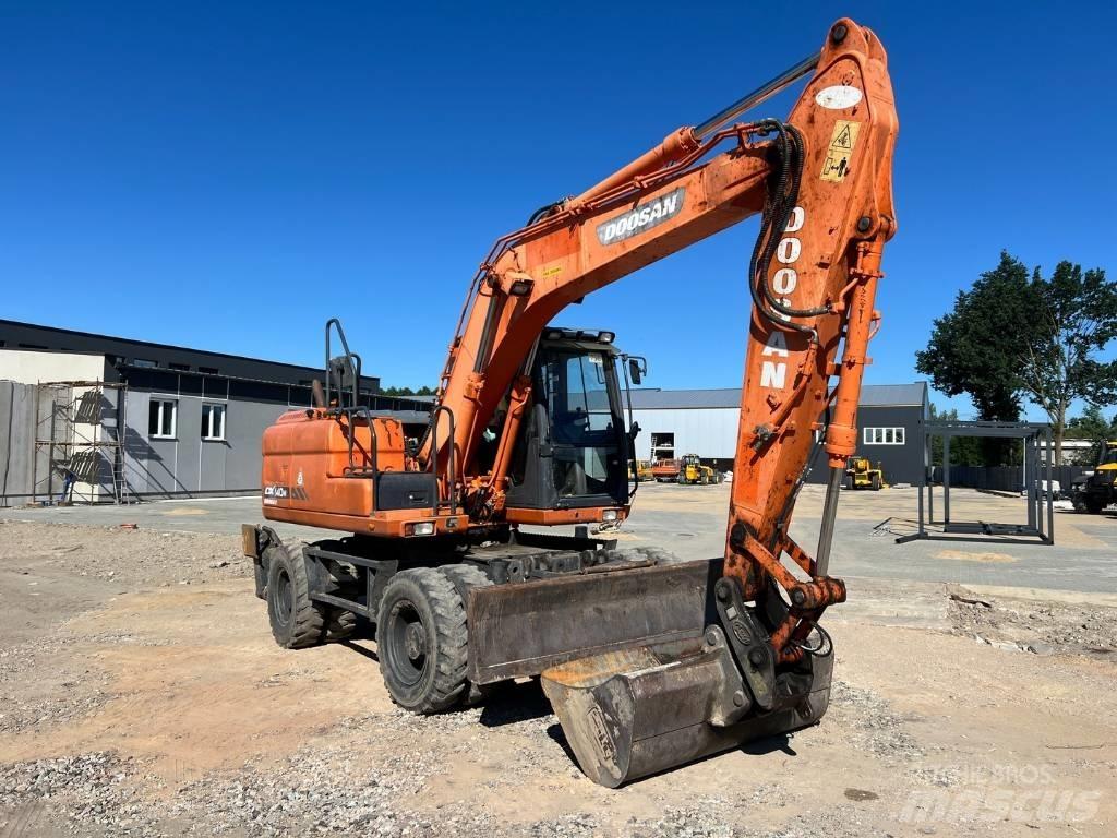 Doosan DX 140 W حفارات بعجل