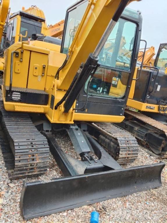 CAT 305.5 E2 حفارات زحافة