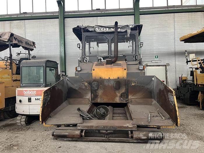 Volvo ABG 6870 معدات السفلتة