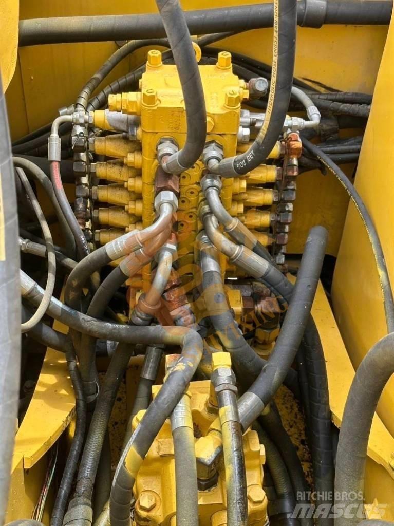 Komatsu PC 60 حفارات زحافة