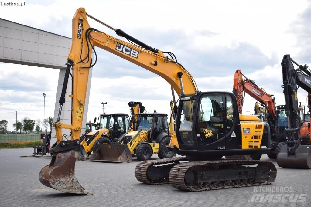 JCB JS 131 LC حفارات زحافة