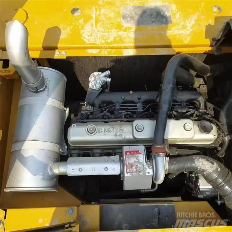 Sany SY 215 C حفارات زحافة