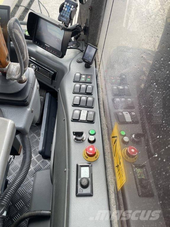 Komatsu 911.5 حصادات