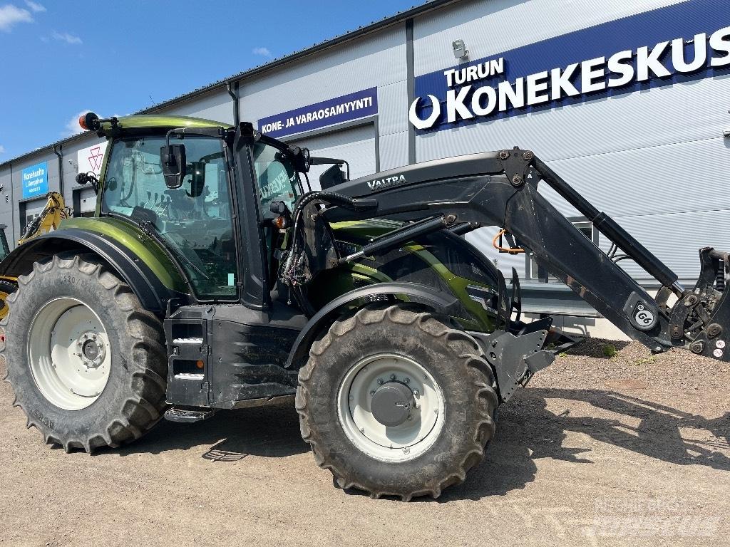 Valtra T 145 الجرارات