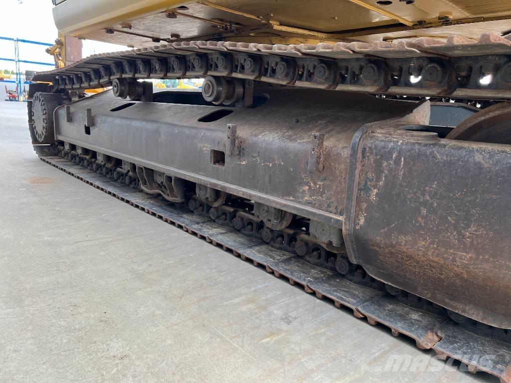 CAT 323D LN حفارات زحافة