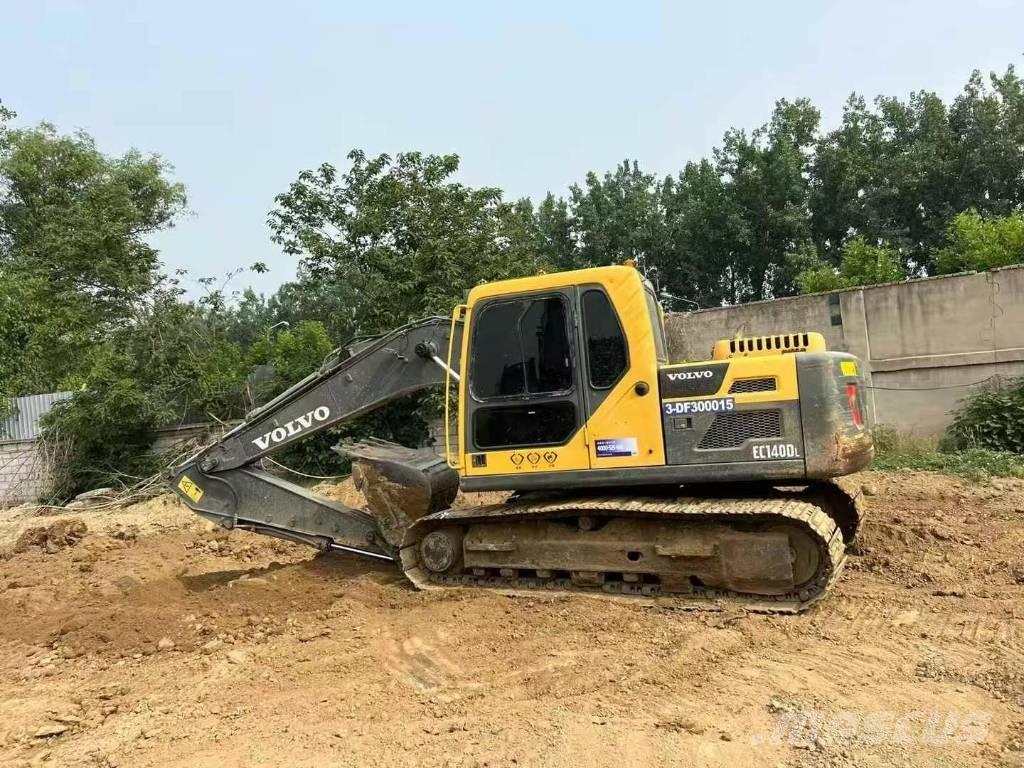Volvo EC 140 D حفارات زحافة