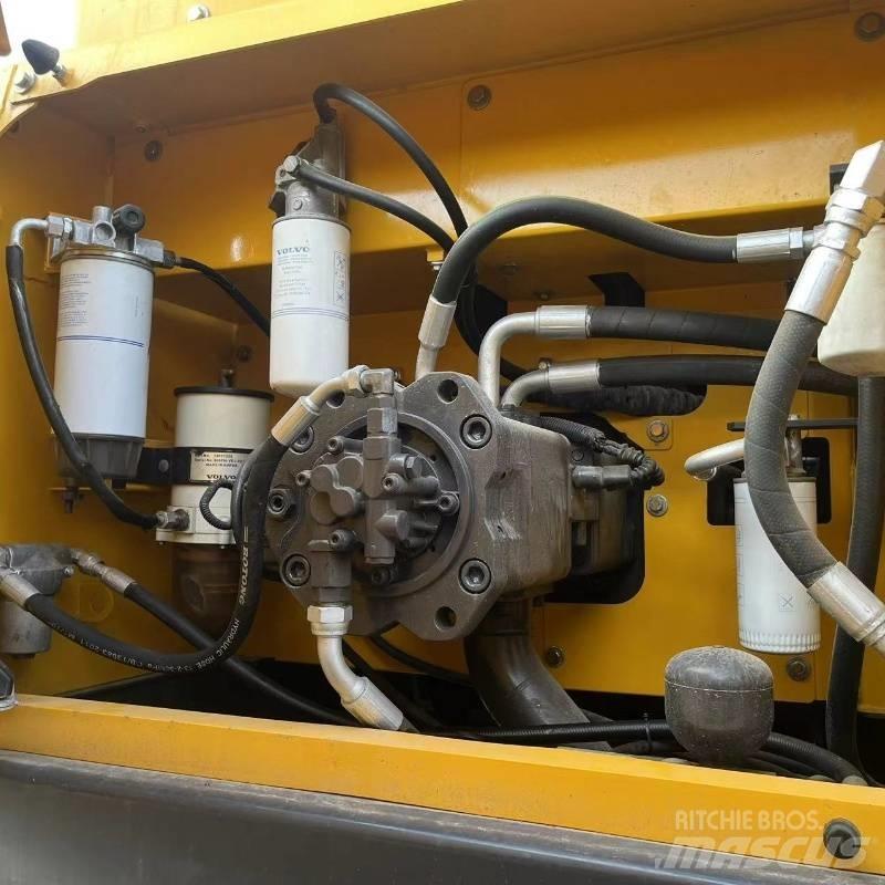 Volvo EC 300 D حفارات زحافة