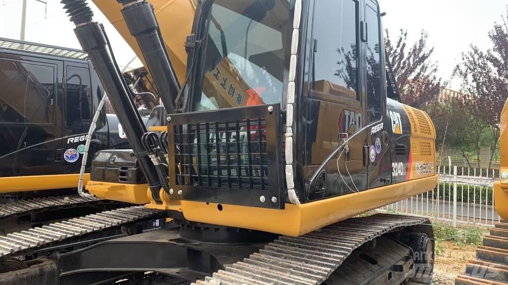 CAT 324 حفارات زحافة