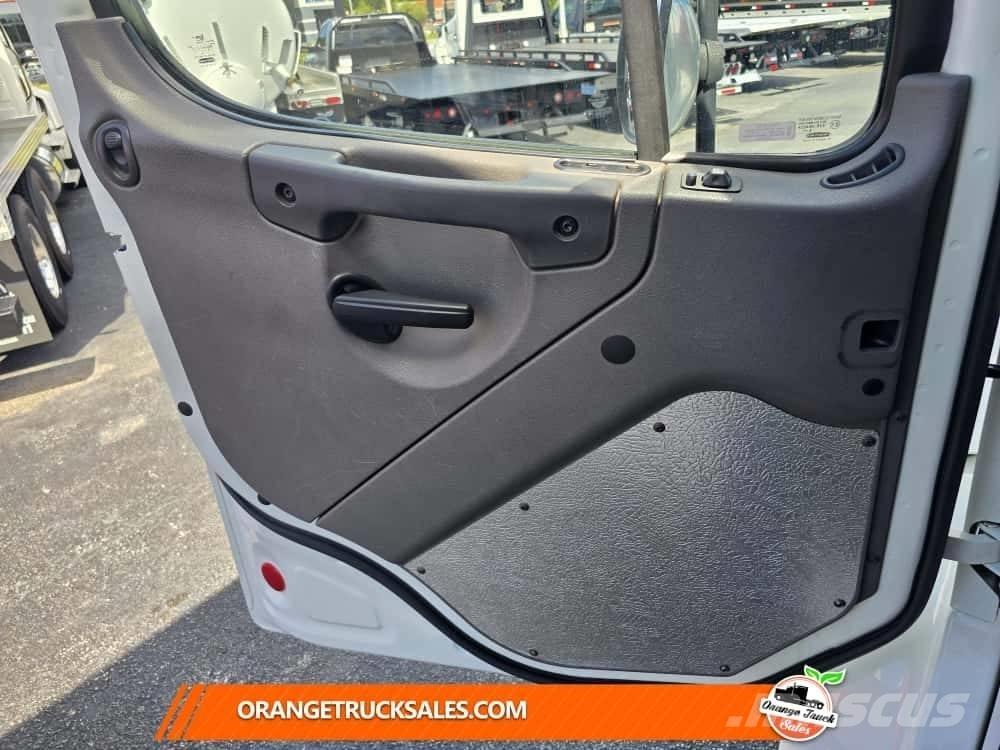 Freightliner M2 شاحنات ذات هيكل صندوقي