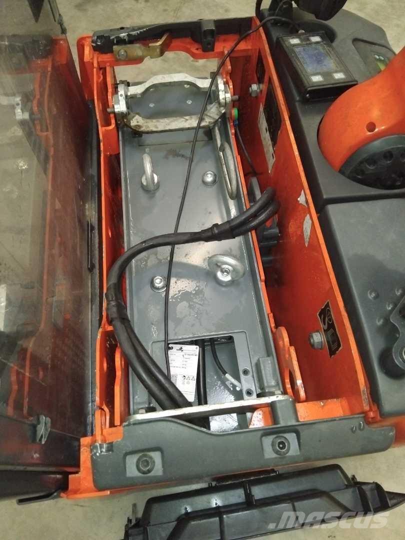 Linde L12AP شاحنات مناولة ذاتية الدفع