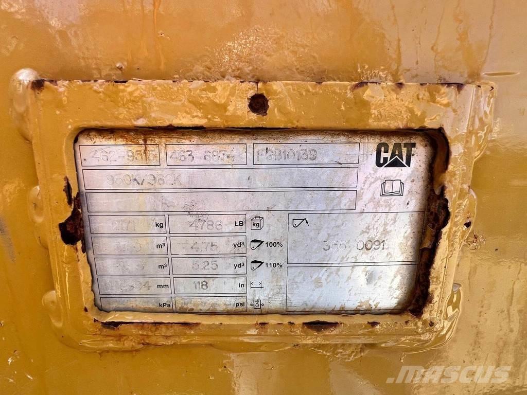 CAT 962M لوادر بعجل