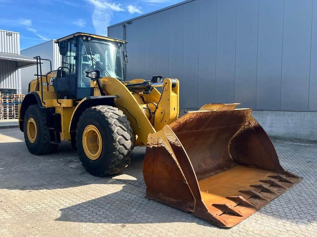 CAT 962M لوادر بعجل