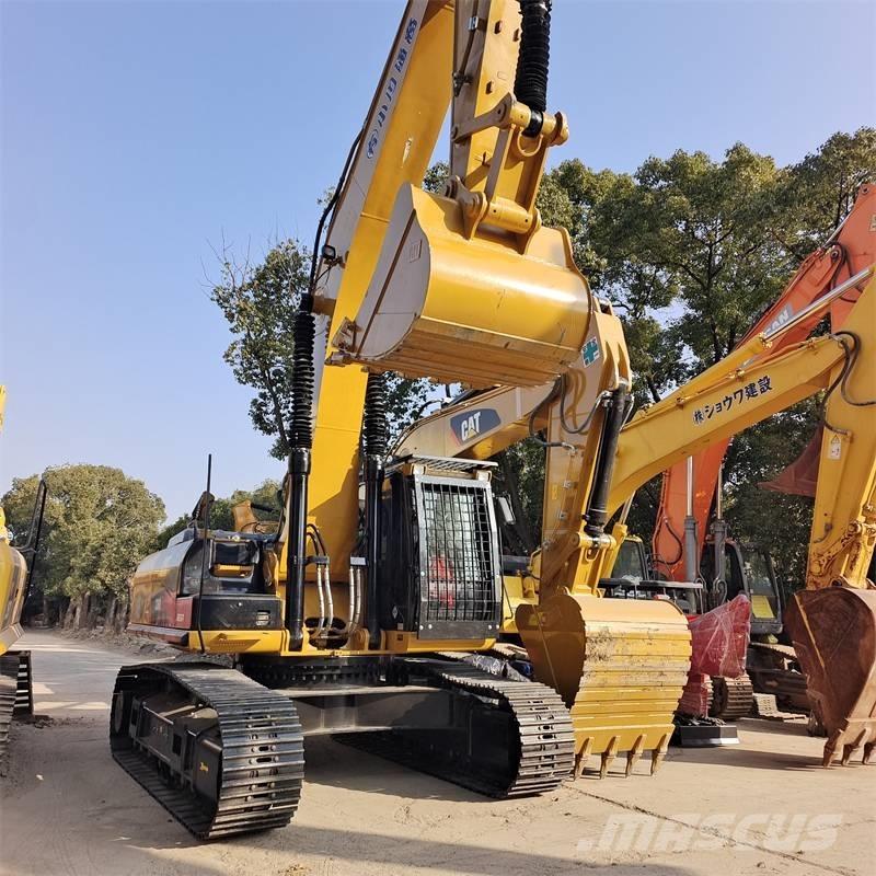 CAT 336 D حفارات زحافة