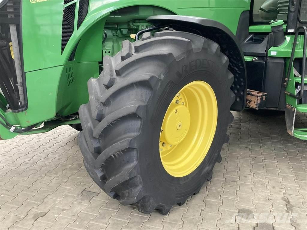 John Deere 8335R الجرارات