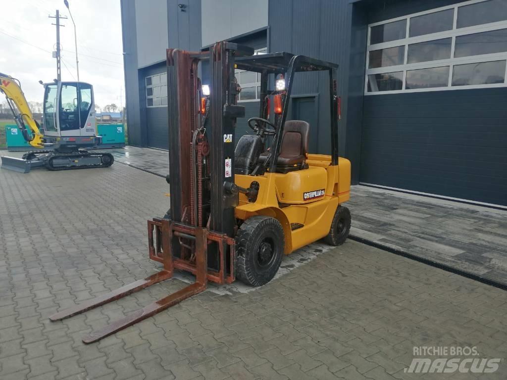 CAT DP 25 K شاحنات الديزل