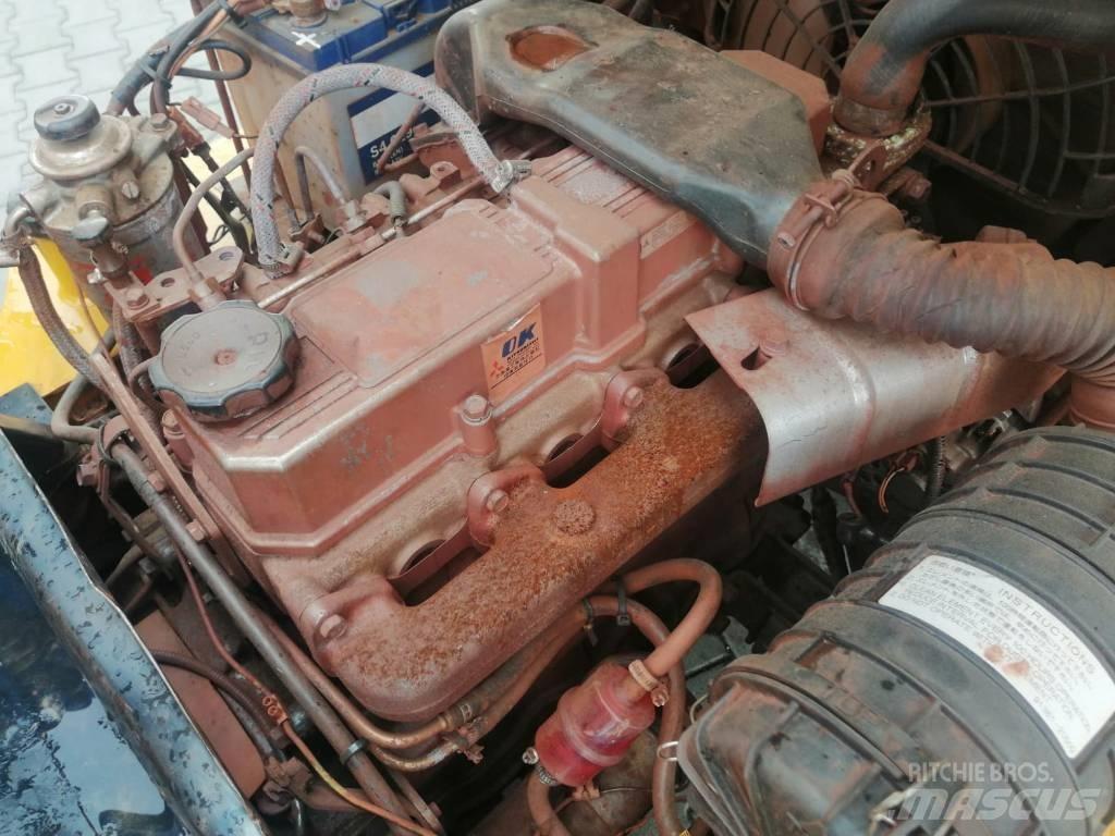 CAT DP 25 K شاحنات الديزل